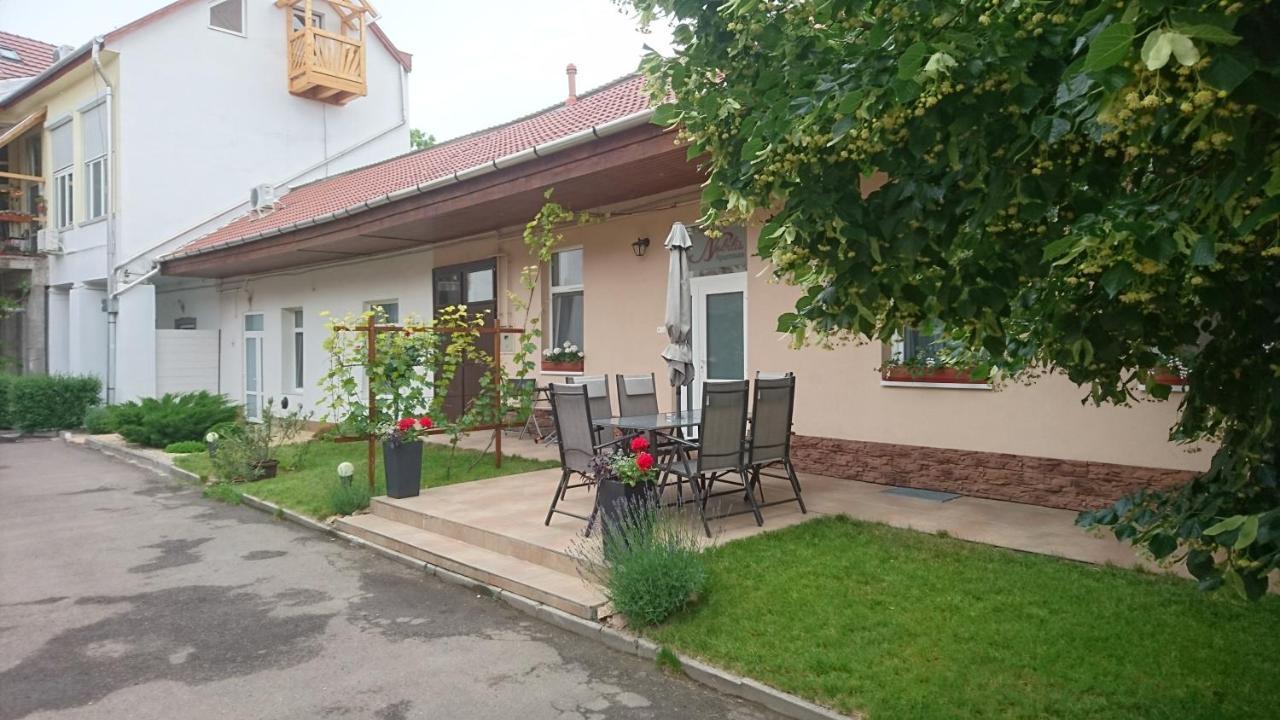 Nobilis Apartman Еґер Екстер'єр фото