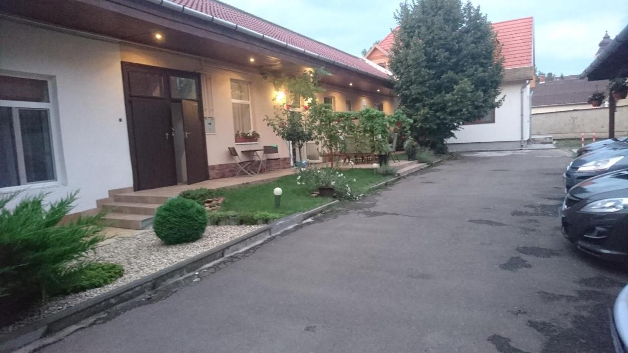 Nobilis Apartman Еґер Екстер'єр фото