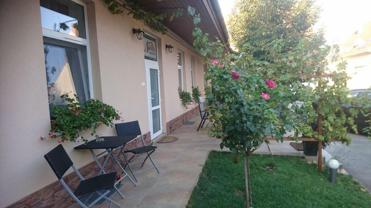 Nobilis Apartman Еґер Екстер'єр фото