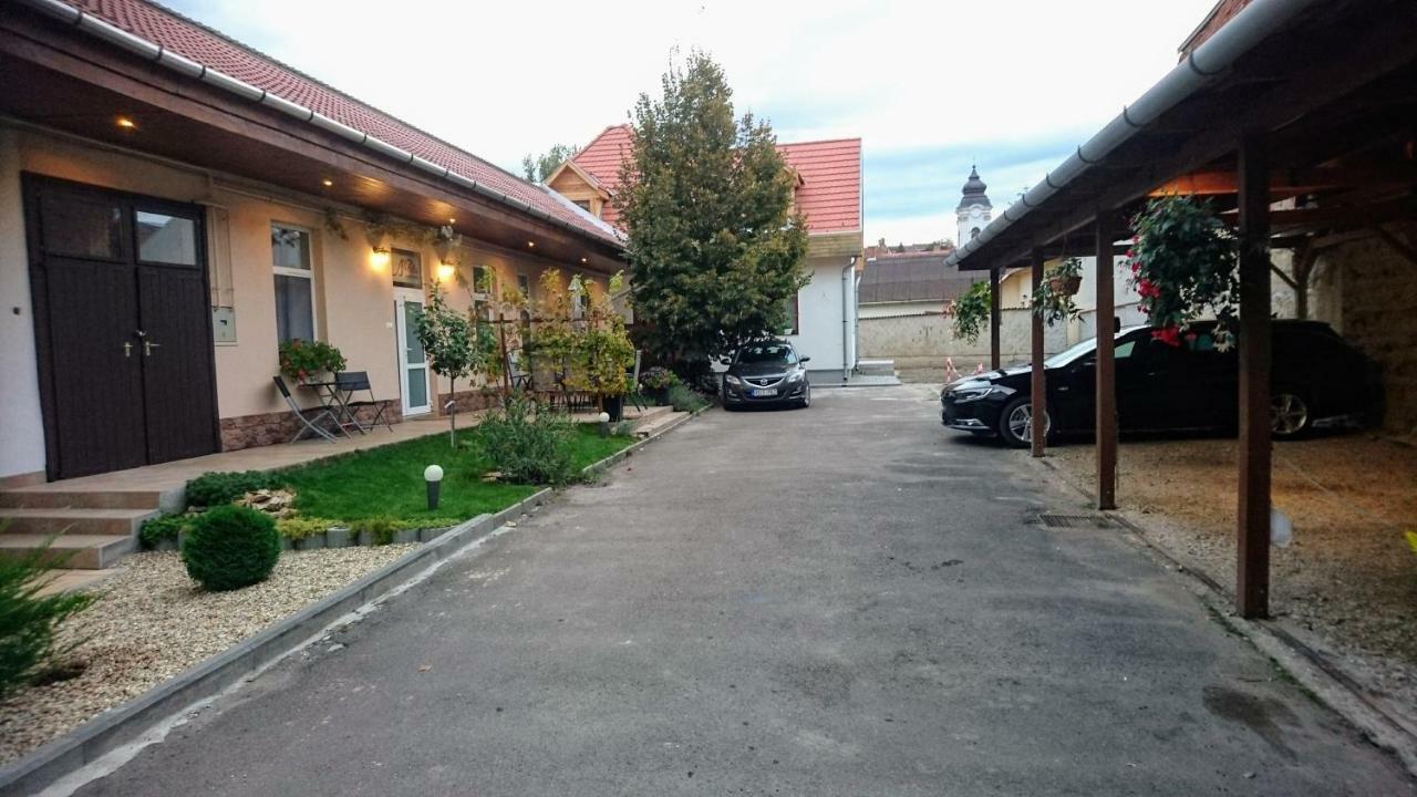 Nobilis Apartman Еґер Екстер'єр фото